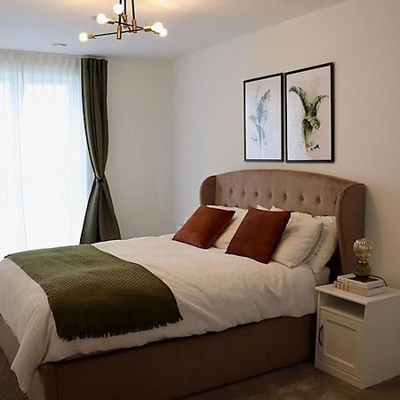 A Stylish Two Bedroom Modern Apartment With Parking Barking  Exterior photo