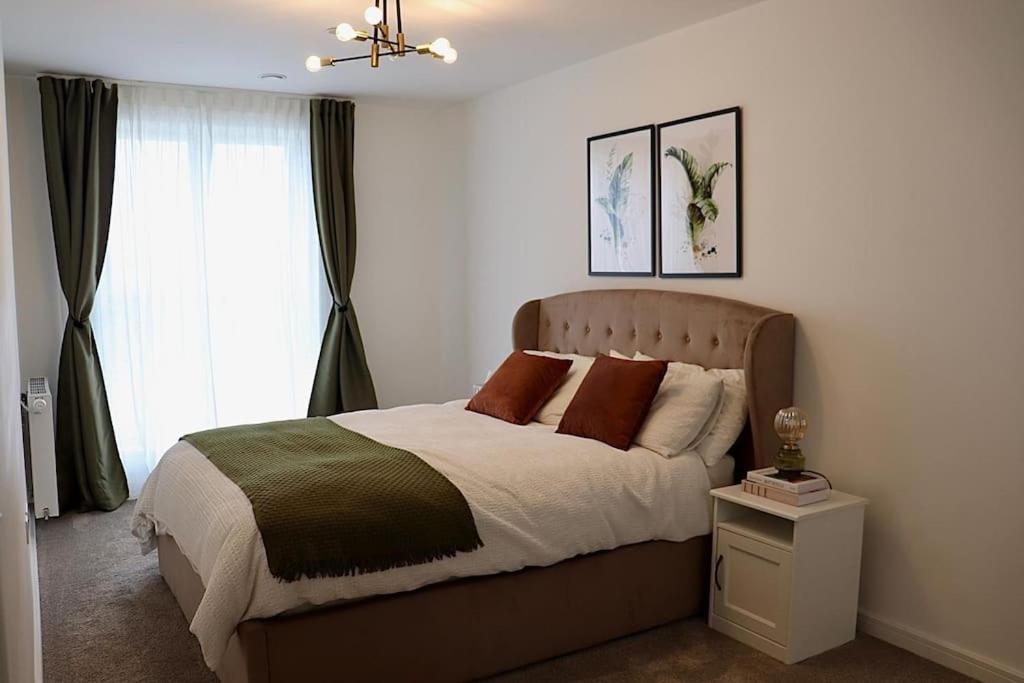 A Stylish Two Bedroom Modern Apartment With Parking Barking  Exterior photo
